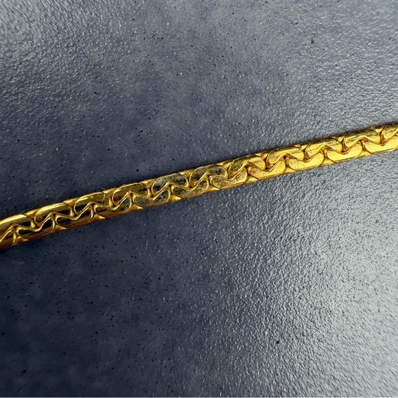 Luxurious Sparkly Gold Plated Collar Necklace with Crystal Accent Pendant - Picture 8 of 15